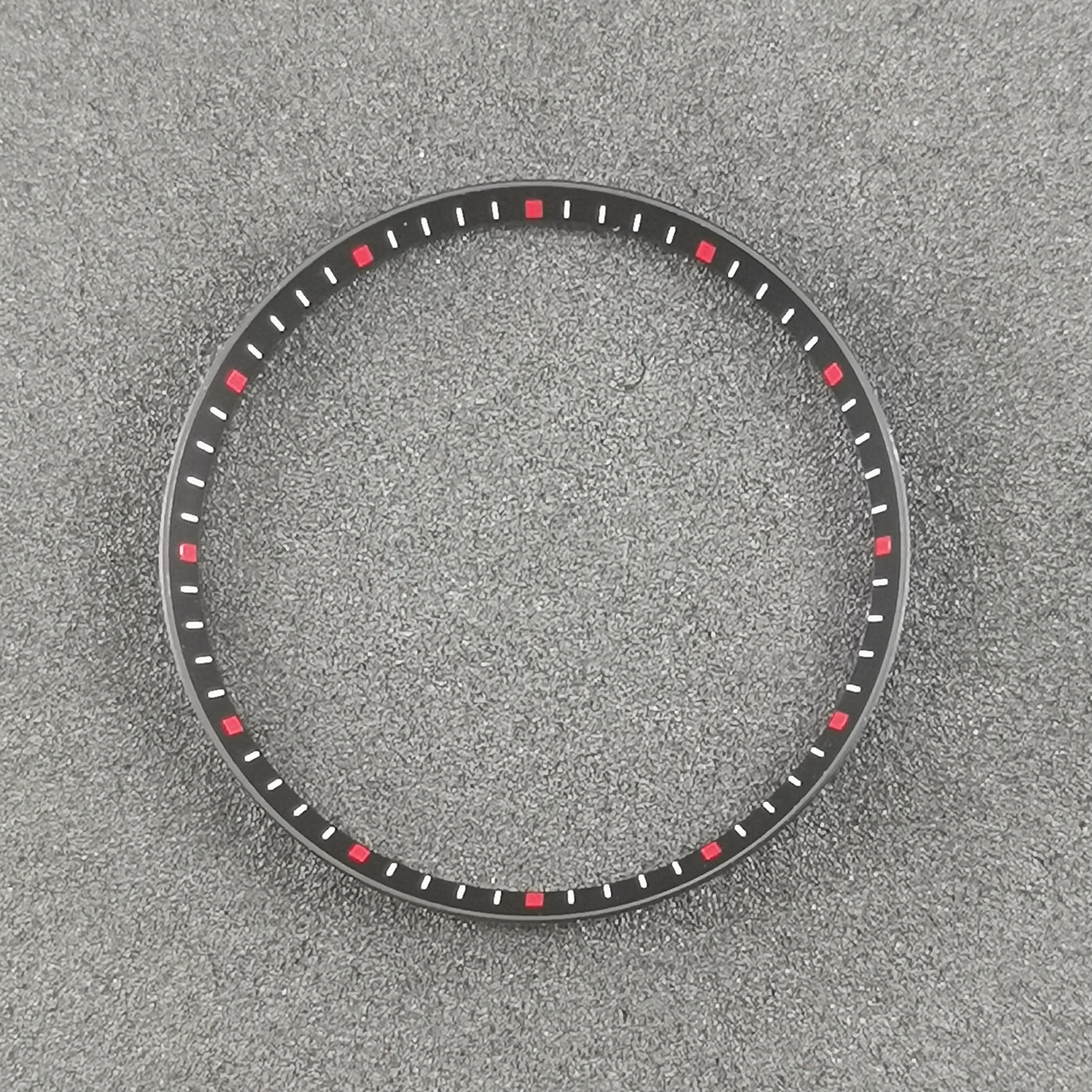 C0195 SKX007 Chapter Ring-Black with Red Marker
